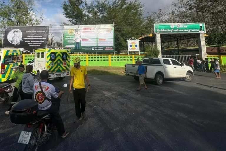 Police detain barefoot teen suspect at Hat Yai school