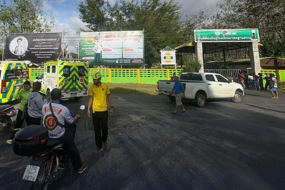 Police detain barefoot teen suspect at Hat Yai school