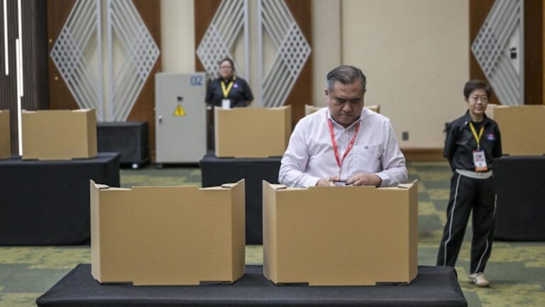 DAP Votes to Remain in Malaysia's Unity Government, Stabilising Anwar's Coalition