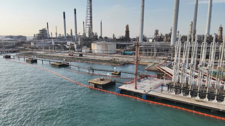 Shell Singapore Faces Court Over Pulau Bukom Oil Discharges and Delayed Reporting